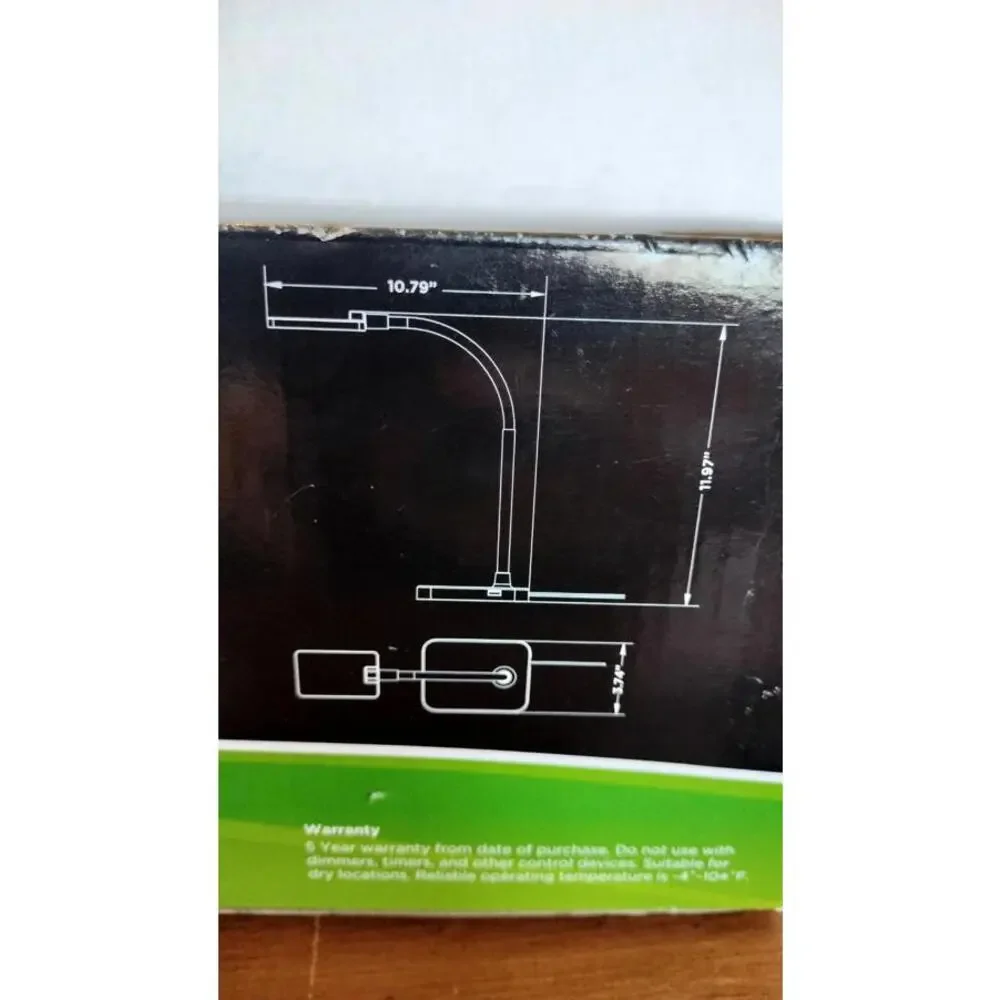 MaxLite Slim LED Desk Lamp with USB Port White‎ Finish Adjustable Neck